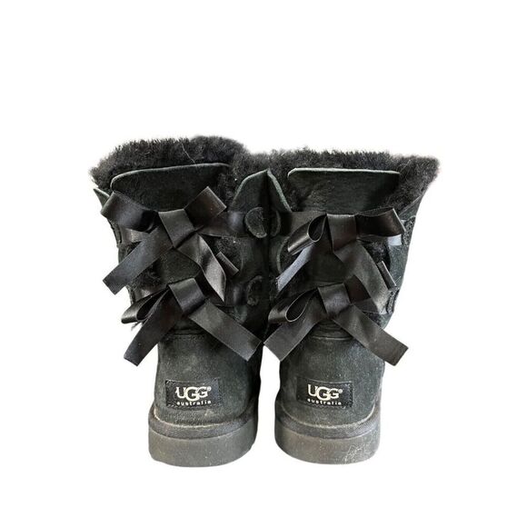 UGG Bailey Bow II Sheepskin Black Suede Winter Boots Women’s Size 6 Girls 5 - Picture 1 of 11